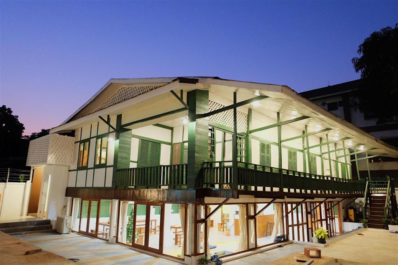 Barn Laos Hostel Vientiane Esterno foto