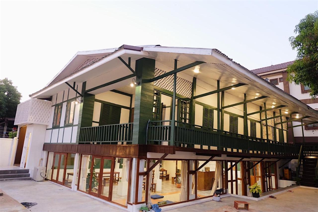 Barn Laos Hostel Vientiane Esterno foto